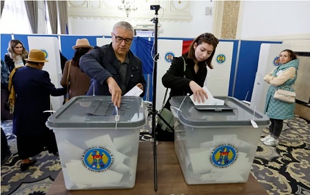 Moldova warns of Russian ‘disruptive’ moves against overseas voting in Sunday’s runoff